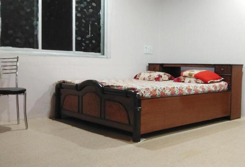 פנסיון Mhatre S Guest House