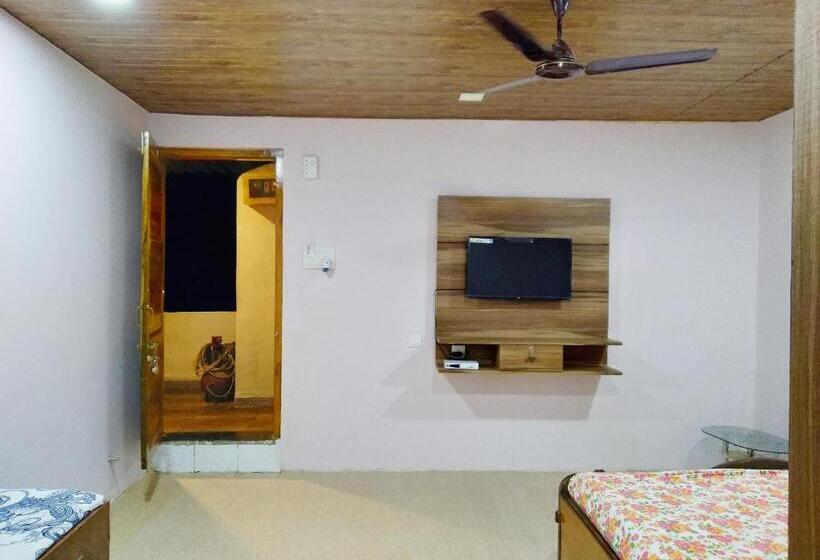 פנסיון Mhatre S Guest House