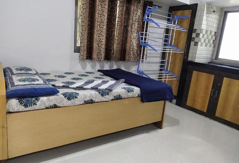 פנסיון Mhatre S Guest House