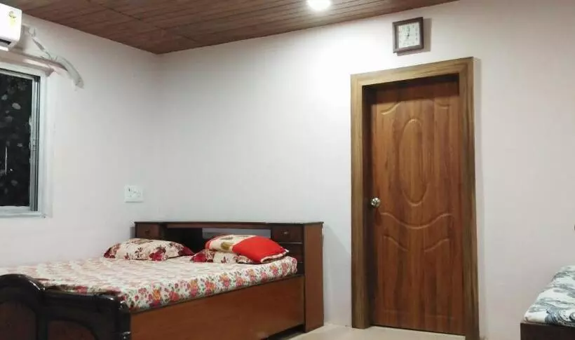 ペンション Mhatre S Guest House