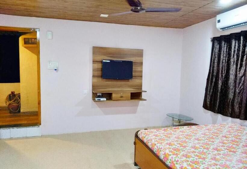 פנסיון Mhatre S Guest House