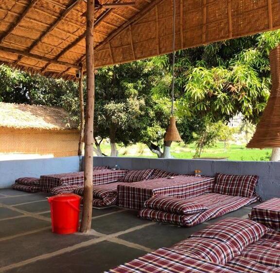 פנסיון Sunrise Guest House & Restaurant