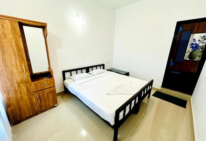 הוסטל Edassery Arcade Inn