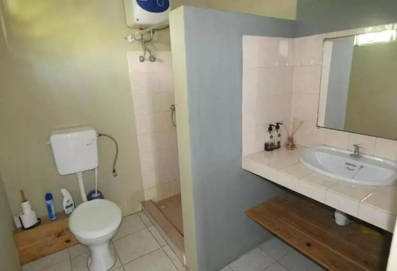 تختخواب و صبحانه Sea And Sand