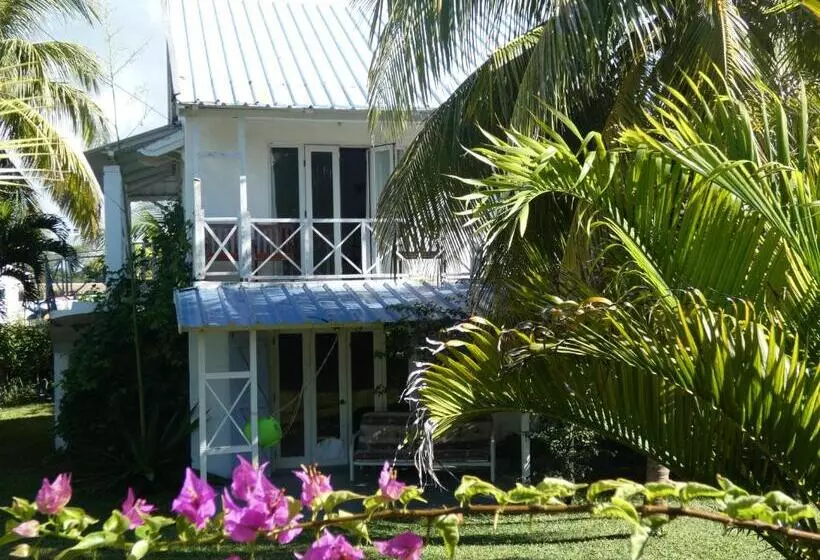 تختخواب و صبحانه Sea And Sand