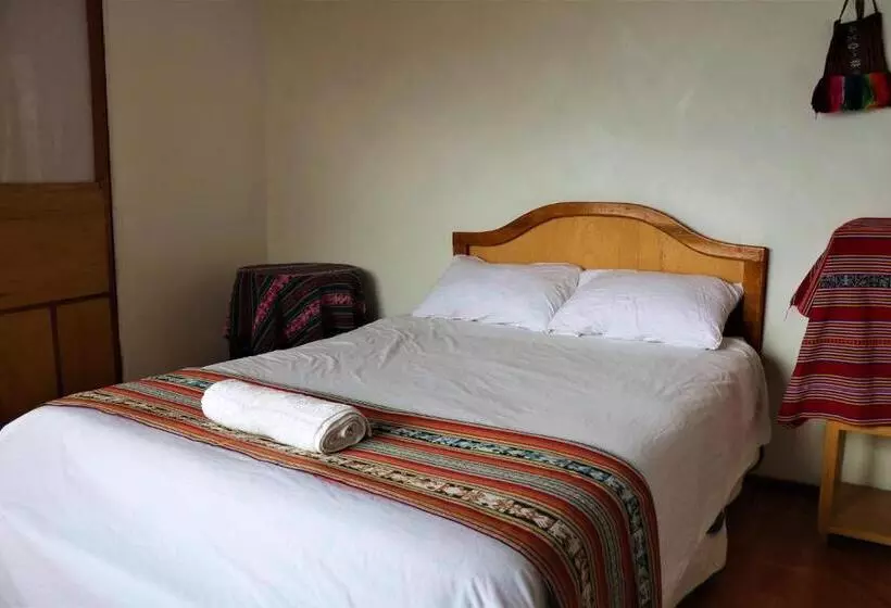 تختخواب و صبحانه Taquile Lodge White Sand