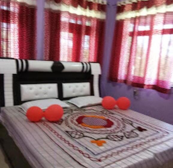 בית מלון כפרי Great Gallaxy,datia