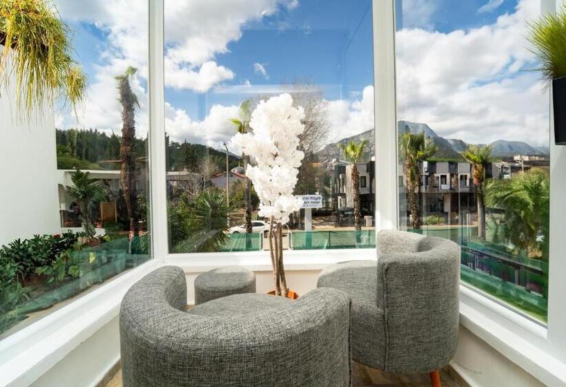 هتل Kemer Royal Beach