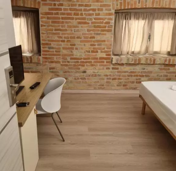 Hotelli Simona Rooms