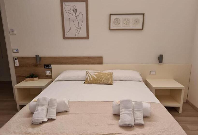 Отель Simona Rooms