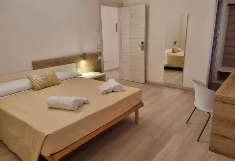 Hotelli Simona Rooms