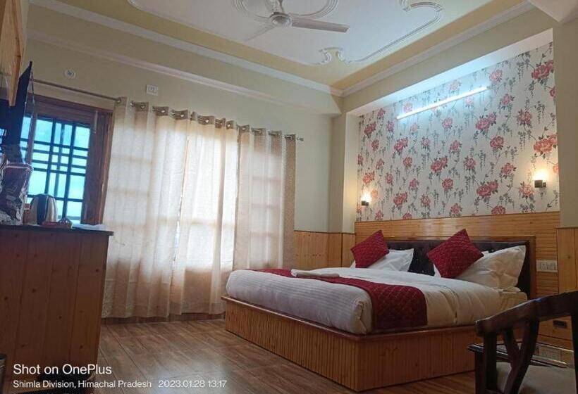 Отель The Royal Moon