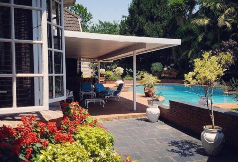 بنسيون Fawn Castle Guesthouse