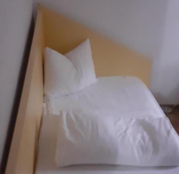 بنسيون Hanul Anitei La Paducel