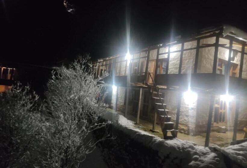 Majatalo Himalayan Bunker, Dingcha Village, Tindar