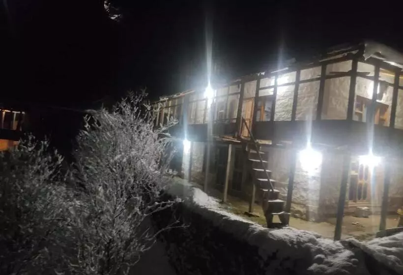 Majatalo Himalayan Bunker, Dingcha Village, Tindar