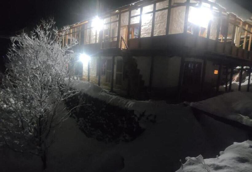 Majatalo Himalayan Bunker, Dingcha Village, Tindar