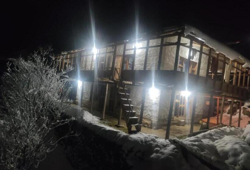 Majatalo Himalayan Bunker, Dingcha Village, Tindar