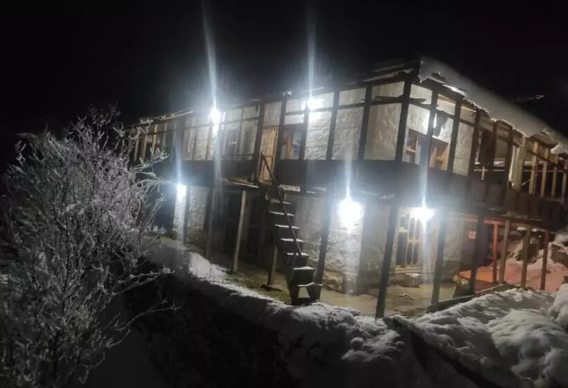 Majatalo Himalayan Bunker, Dingcha Village, Tindar