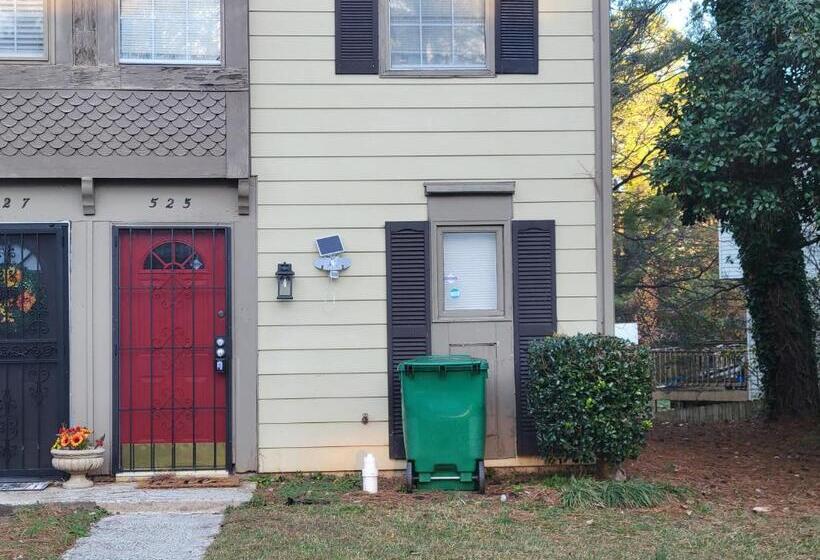 膳宿费 Private Room In Spacious Town House