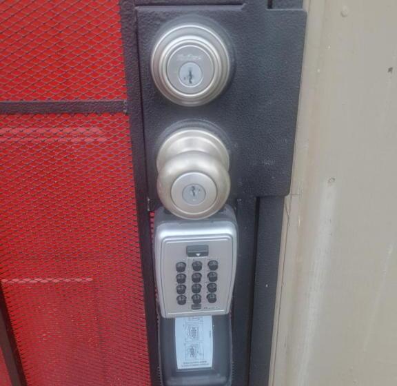 膳宿费 Private Room In Spacious Town House