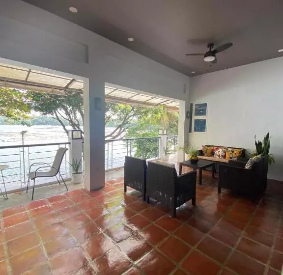 ベッドアンドブレックファースト Montecristo