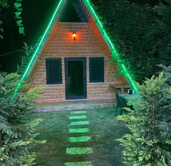 ベッドアンドブレックファースト Yuvacik Kazli Bahçe Bungalov Otel Ve Restoran