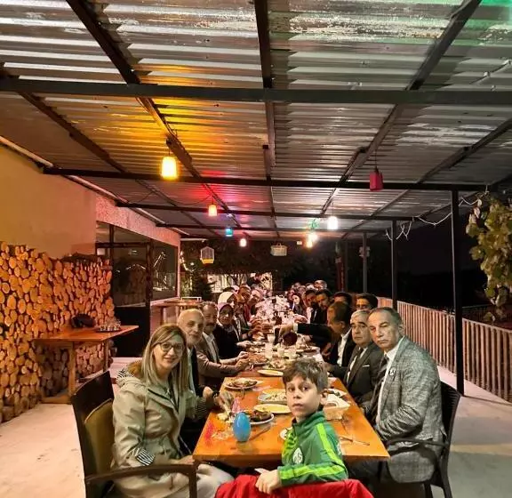 ベッドアンドブレックファースト Yuvacik Kazli Bahçe Bungalov Otel Ve Restoran