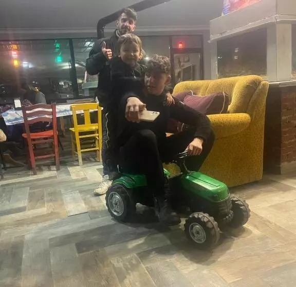 ベッドアンドブレックファースト Yuvacik Kazli Bahçe Bungalov Otel Ve Restoran