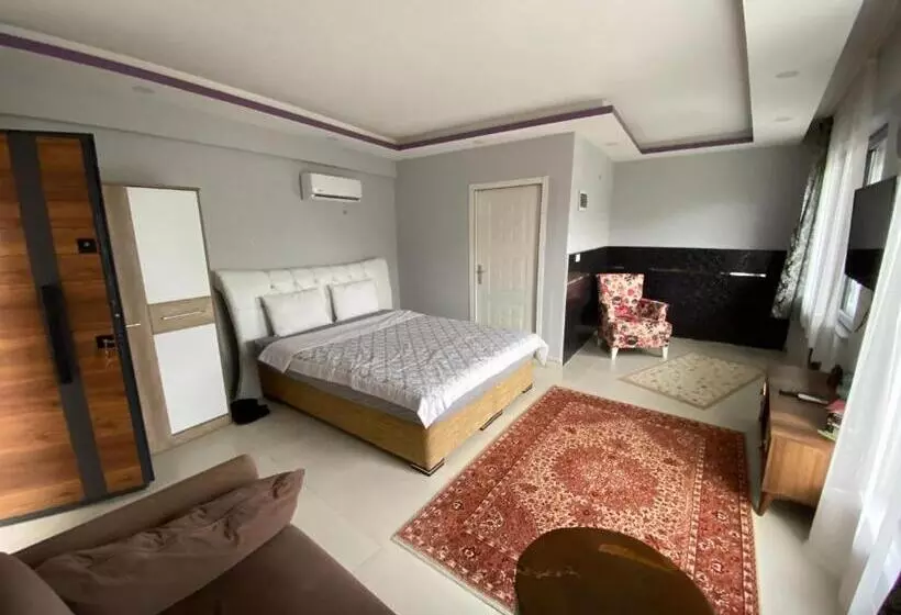 ベッドアンドブレックファースト Yuvacik Kazli Bahçe Bungalov Otel Ve Restoran