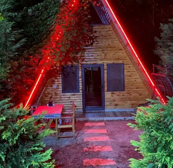 ベッドアンドブレックファースト Yuvacik Kazli Bahçe Bungalov Otel Ve Restoran