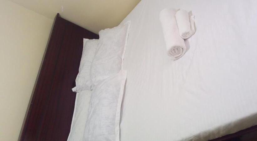 تختخواب و صبحانه Zuri Furnished Apartment