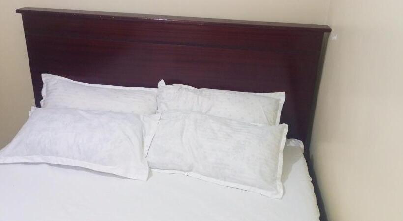 تختخواب و صبحانه Zuri Furnished Apartment