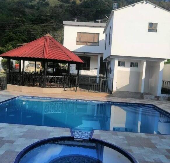 ホテル Naru Extremo