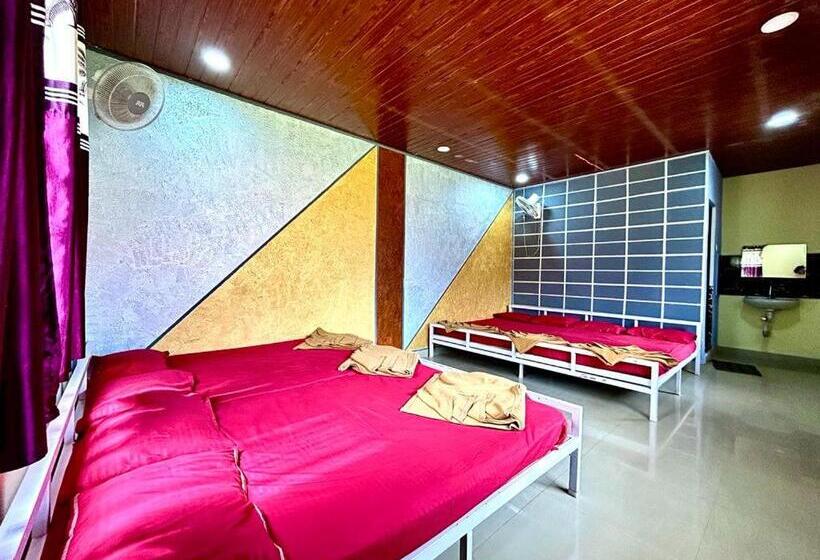 ホテル Dandeli Goldfinch Resort