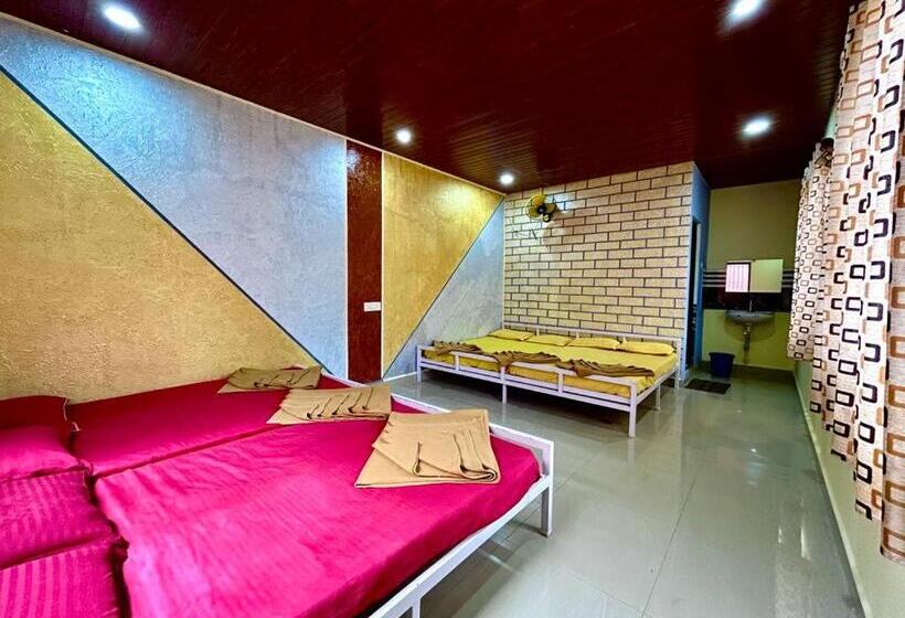 ホテル Dandeli Goldfinch Resort