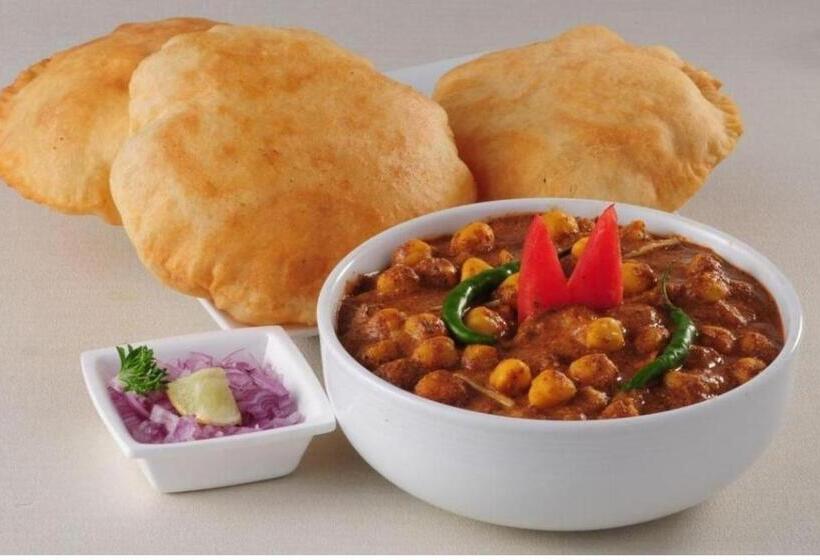 Hotel Leela Grand Inn