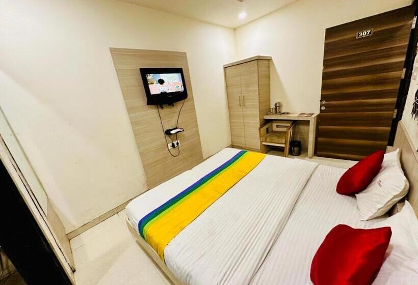 בית מלון כפרי Raj Residency