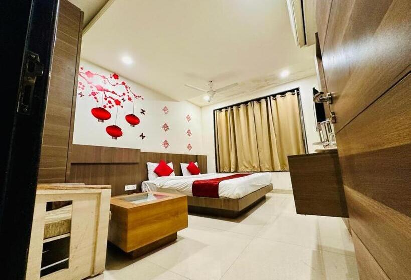 בית מלון כפרי Raj Residency