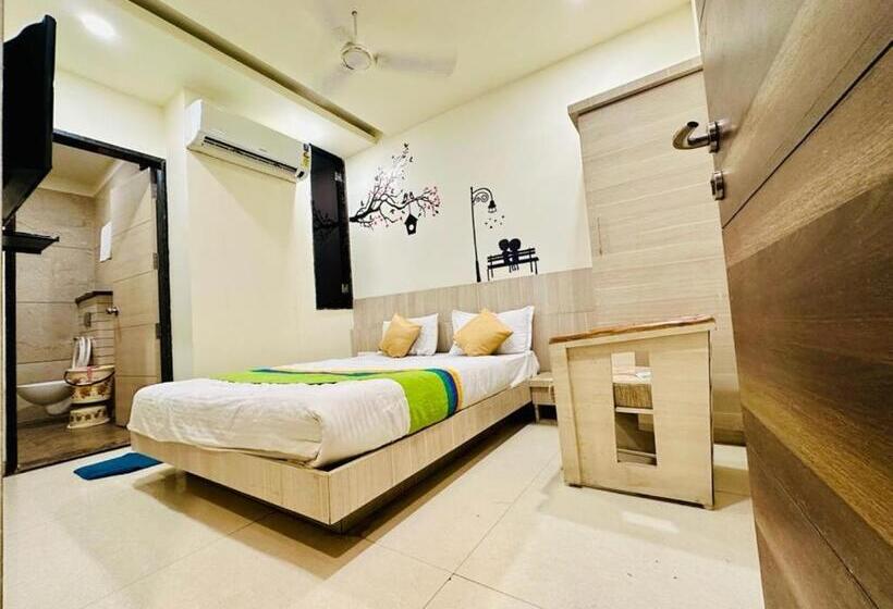 בית מלון כפרי Raj Residency