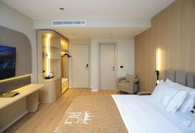 Hotelli Regina Palm Resort