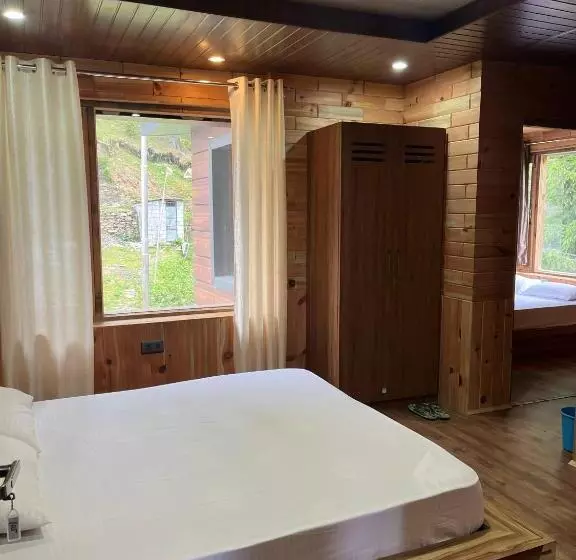 ホテル The White Season Residency