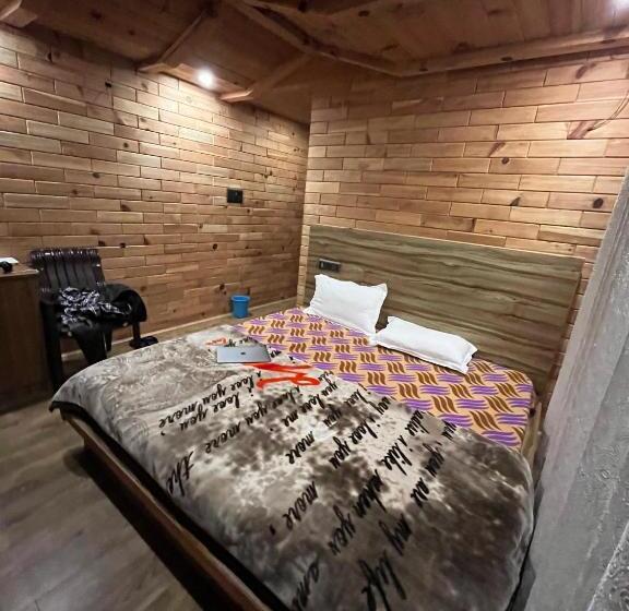 בית מלון כפרי The White Season Residency