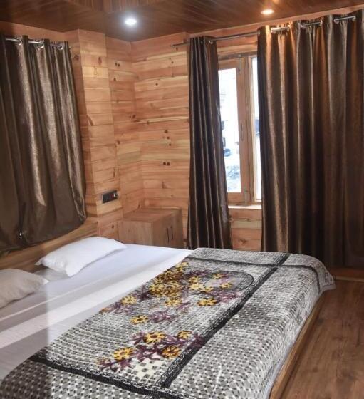 בית מלון כפרי The White Season Residency