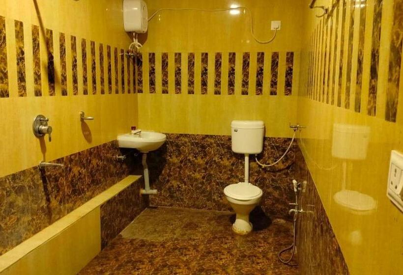 Oyo Hotel Sarkar Inn