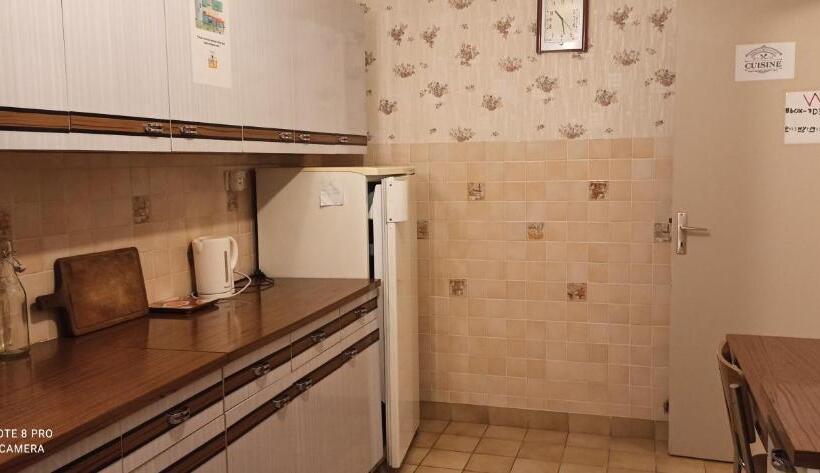 Pensjonat Etablissement Commun Avec Chambre Privé Tranquille Avec Jardin A 10 Min A Pied De La Gare De Fleury