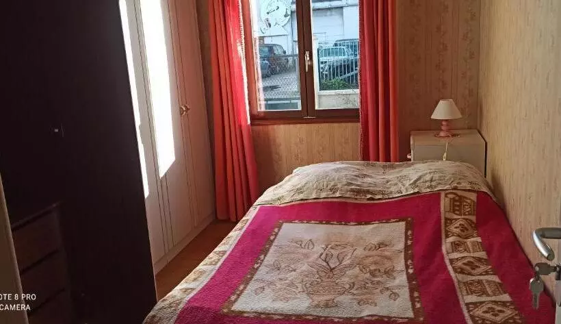 ペンション Etablissement Commun Avec Chambre Privé Tranquille Avec Jardin A 10 Min A Pied De La Gare De Fleury