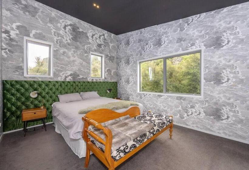 ユースホステル Upstairs Relaxing Loft