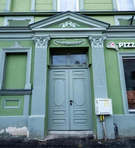 هتل Casa Basarab Brasov