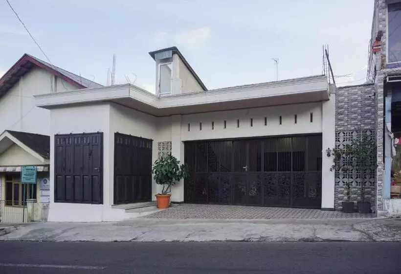 Hotelli Senja Dieng Homestay Syariah Redpartner